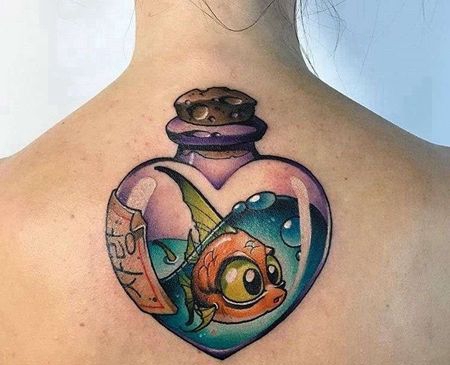 New School后背鱼瓶子纹身图案