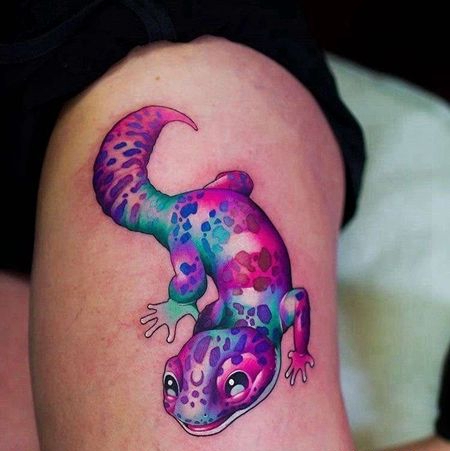 水彩大臂壁虎纹身图案