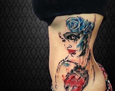 泼墨侧腰女人玫瑰心脏纹身图案