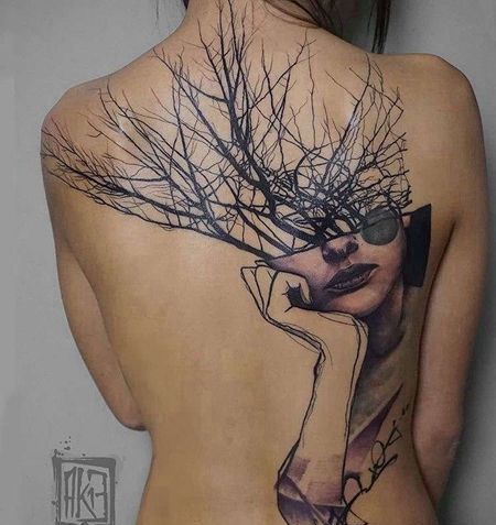 后背树女人纹身图案