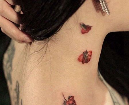 脖子花卉纹身图案
