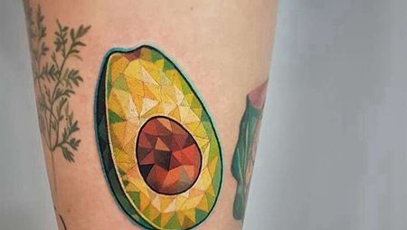 水彩小臂牛油果纹身图案