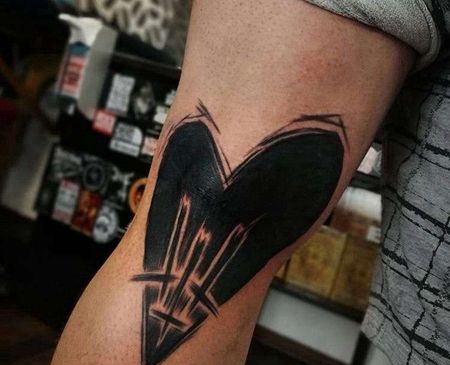 大腿心纹身图案