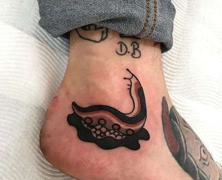 日式脚踝蜗牛纹身图案