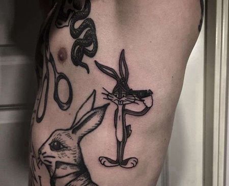 Old School侧腰兔八哥纹身图案