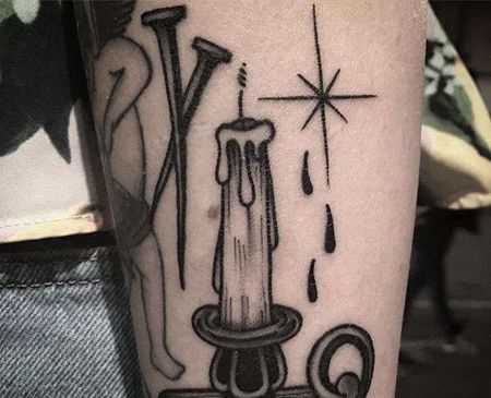Old School小臂烛台纹身图案