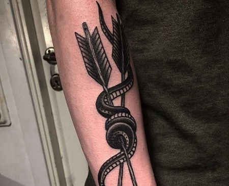 Old School小臂蛇箭纹身图案