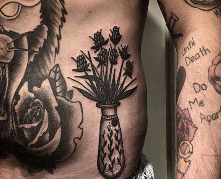 Old School腹部花瓶纹身图案