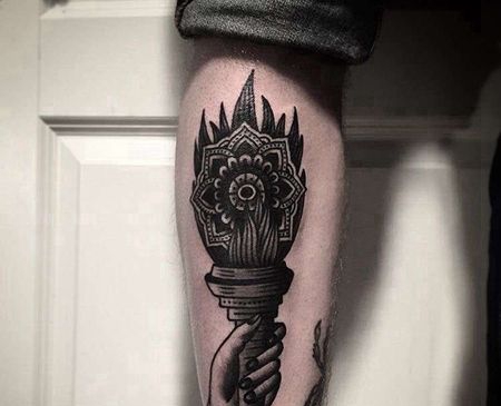 Old School小腿手火炬繁花纹身图案