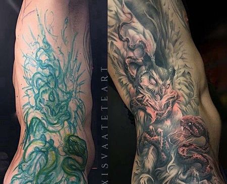 写实侧腰猫头鹰蛇纹身图案