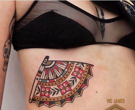 Old School侧腰扇子纹身图案