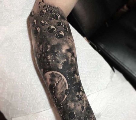 写实小臂星球纹身图案