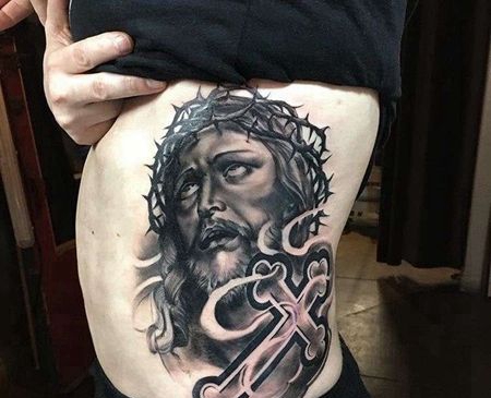 写实侧腰耶稣纹身图案