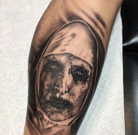 写实小腿修女纹身图案