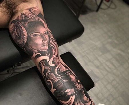 写实胳膊蜡烛女人纹身图案