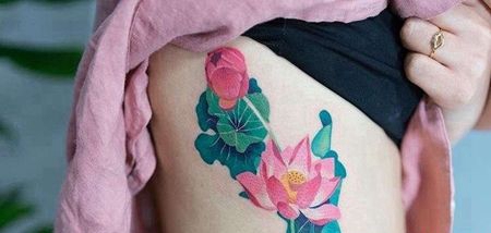 小清新侧腰荷花纹身图案