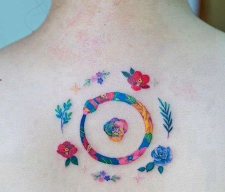 小清新后背蛇花卉纹身图案