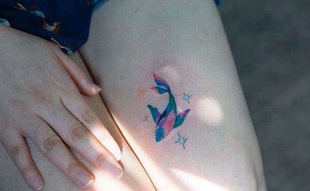 小清新大腿鲤鱼纹身图案