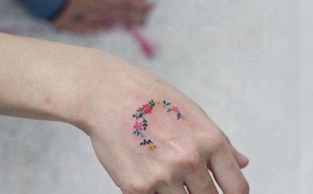 小清新手背花环纹身图案