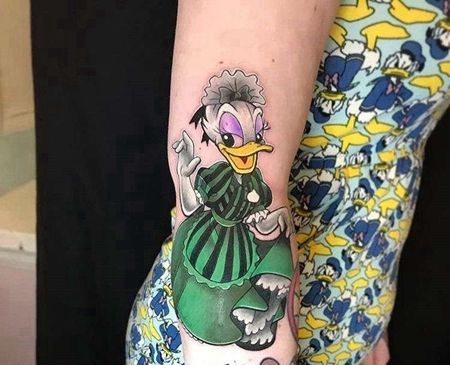 小清新胳膊唐老鸭纹身图案