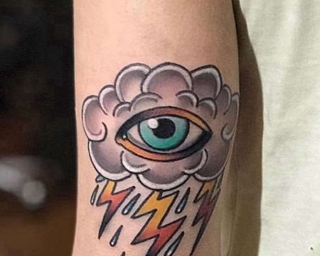 Old School大臂云闪电眼睛纹身图案