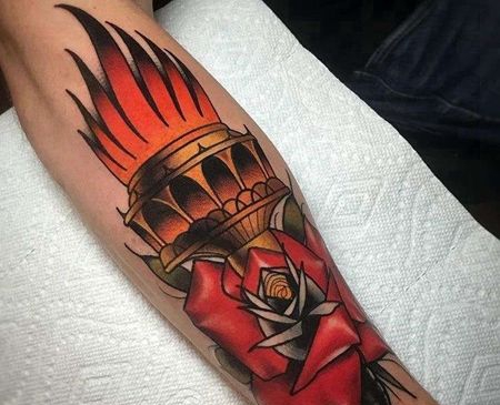 New School小臂火炬玫瑰纹身图案