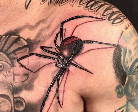 写实锁骨蜘蛛纹身图案