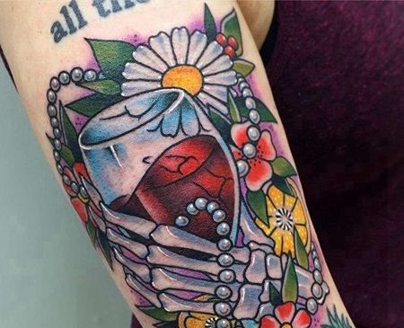 New School大臂骷髅酒杯纹身图案