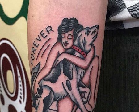 Old School小臂女人狗纹身图案