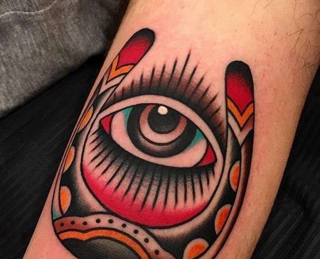 Old School大臂马蹄铁女人纹身图案