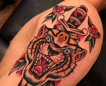 Old School大臂老虎匕首纹身图案