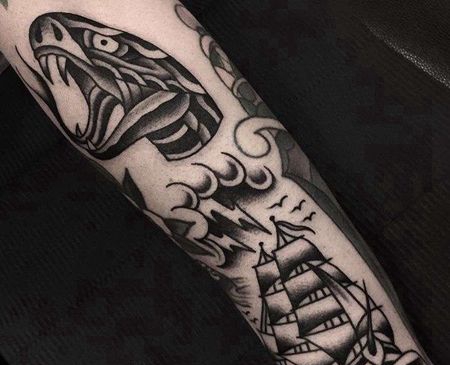 Old School小臂蛇帆船纹身图案