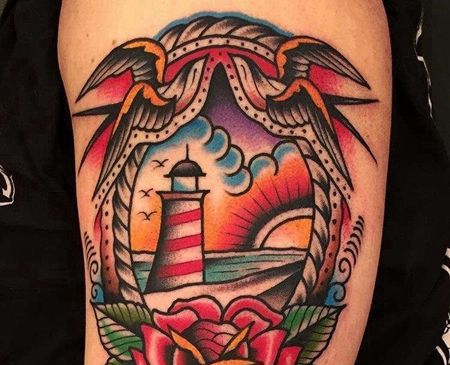 Old School大臂玫瑰灯塔燕子纹身图案