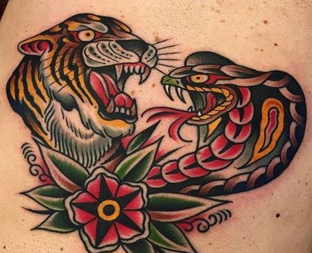 Old School腹部老虎蛇纹身图案