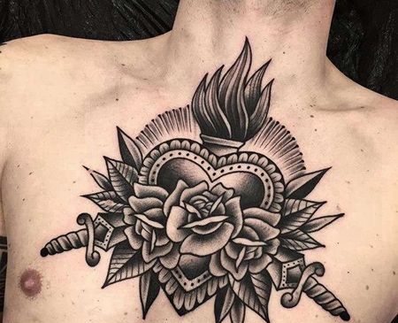 Old School前胸玫瑰心匕首纹身图案