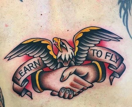 Old School大臂后背老鹰手纹身图案