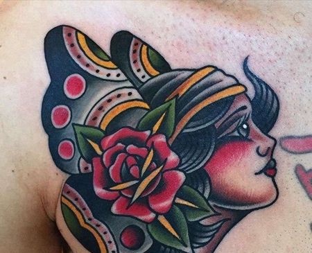 Old School前胸蝴蝶女人纹身图案