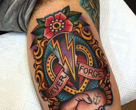 Old School大臂闪电手纹身图案