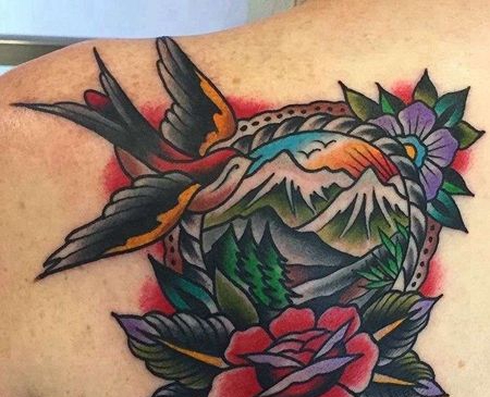 Old School后背玫瑰燕子纹身图案