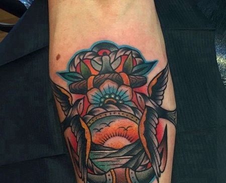 Old School小臂燕子船锚纹身图案