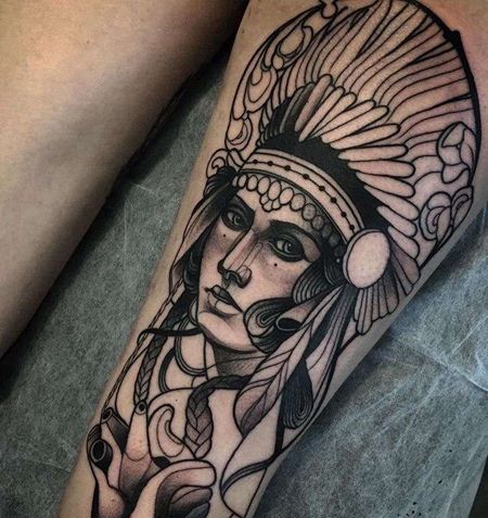 New School大腿女人心脏纹身图案