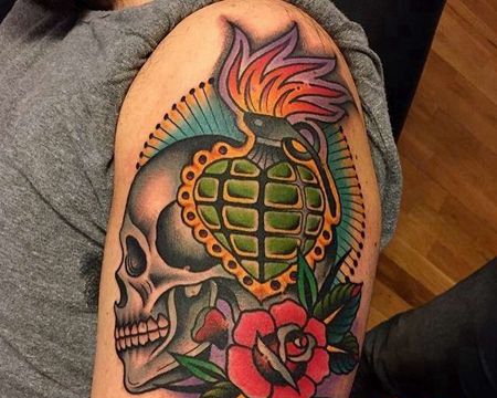 Old School大臂手榴弹骷髅纹身图案