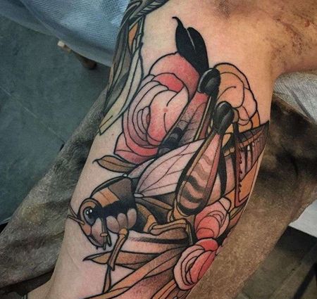 New School小臂蚂蚱纹身图案