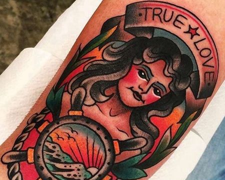 Old School大腿女人船舵纹身图案