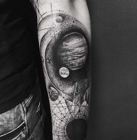点刺小臂星球纹身图案