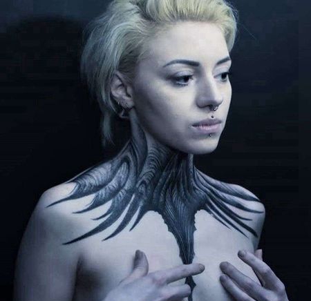 点刺脖子纹身图案