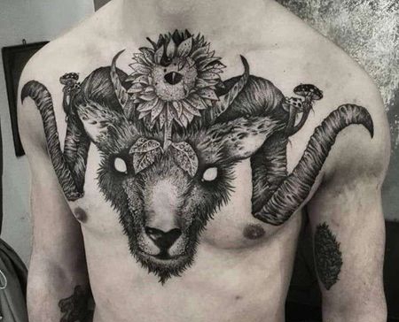 点线前胸羊纹身图案