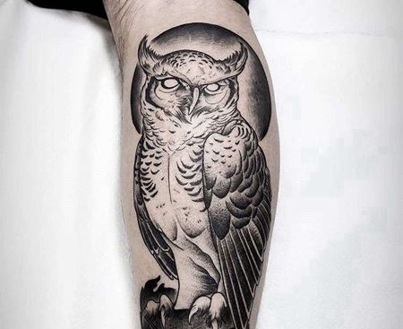 点刺小腿猫头鹰纹身图案