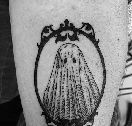 线条大腿镜子幽灵纹身图案