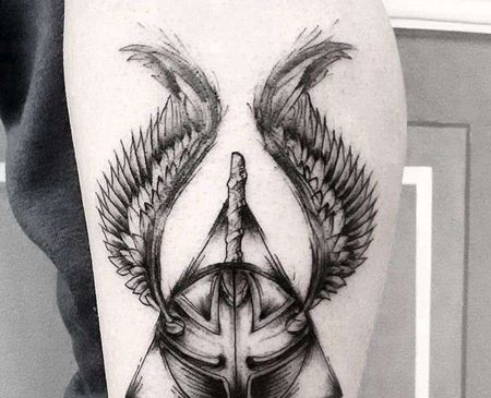 线条小腿金色飞贼纹身图案